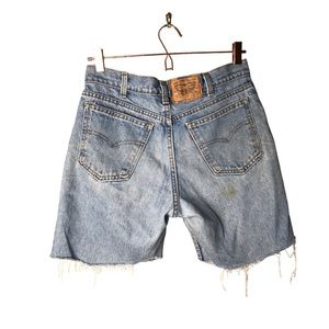 Levi’s | 500 vintage Levi jeans shorts Bermuda fringe denim shorts •